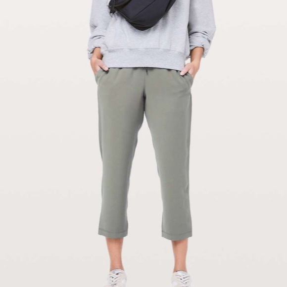 | Lululemon | On The Fly Crop *Woven 23. Size 6. - Picture 2 of 13